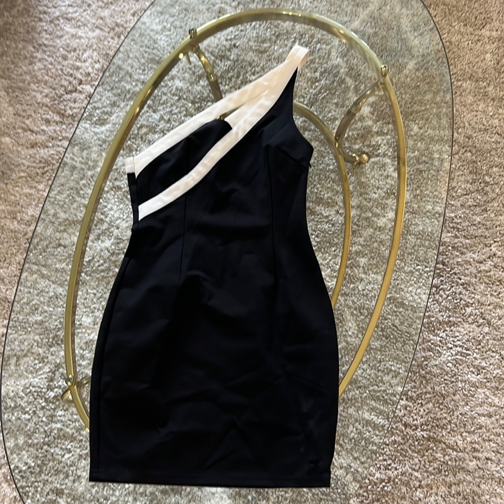 Super down black and white one should mini dress